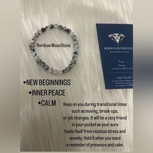 🌙💎 So, are you ready to embrace the power of Rainbow Moonstone?